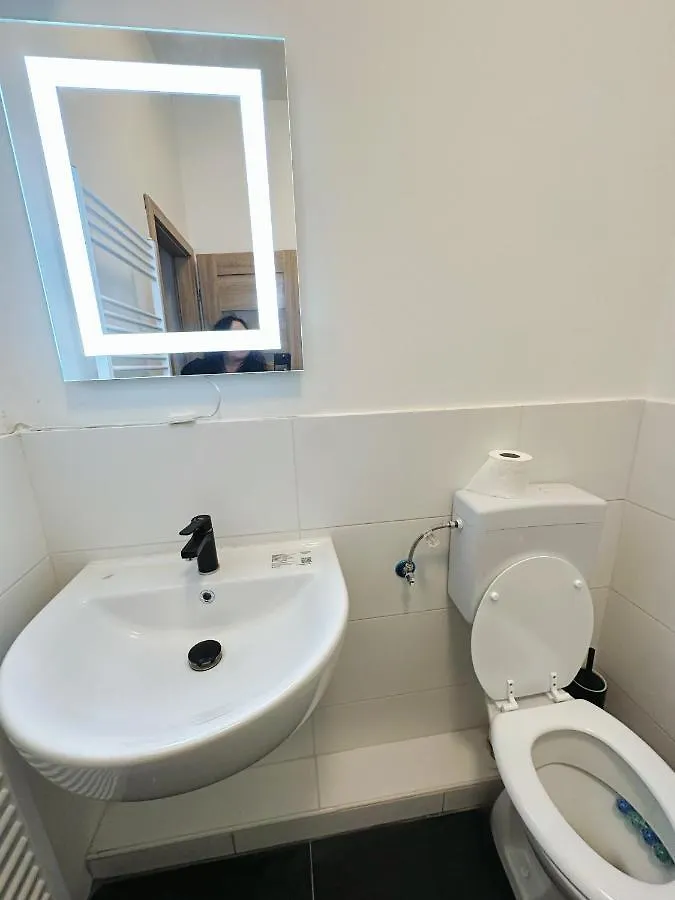 2 Schlafenzimmer Waschmaschine Eller デュッセルドルフ